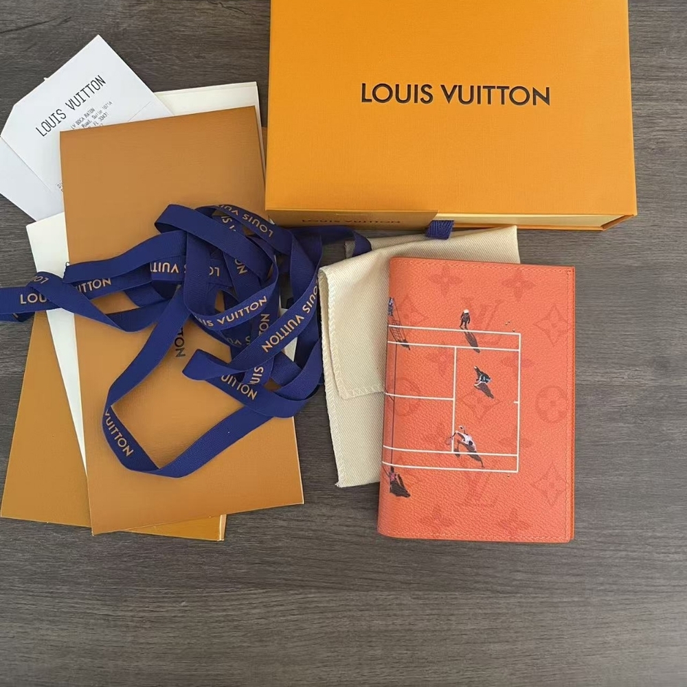 Louis Vuitton Passport Cover - Picture 9 of 9